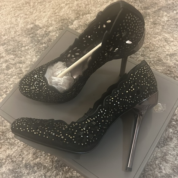 MA- Peacock BCBG BLACK LASER CUT SUEDE HEEL - Picture 3 of 10